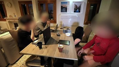 开会时偷偷划桨让他射精！